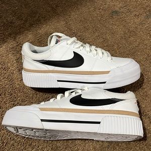 Women’s nike court legacy lift shoes
